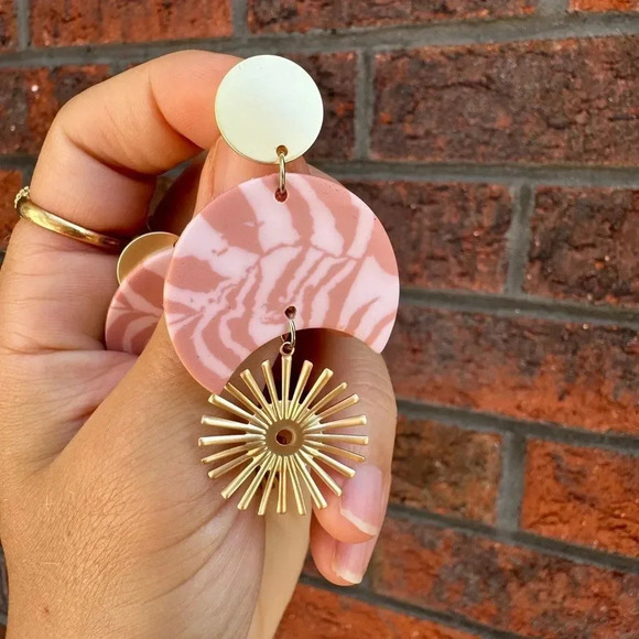 Soleil Blush Star Earrings - Picture 8 of 11